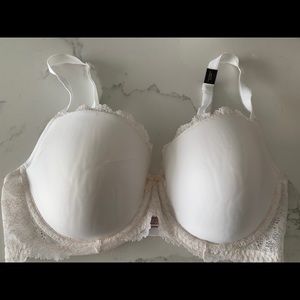 Victoria’s Secret underwire bra 34DD